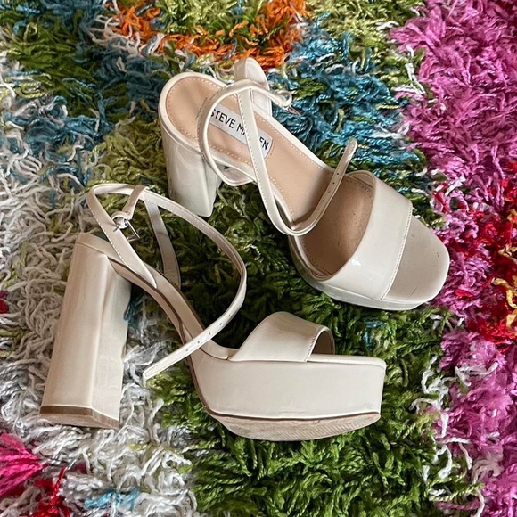 Steve Madden Shoes - Steve Madden LESS BONE PATENT heels // 6.5